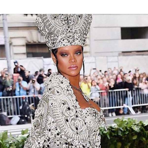 El Polémico Look de Rihanna en el Met Gala