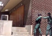 Se entrega el Policía que se atrincheró en los Juzgados de La Almunia Se entrega el Policía que se atrincheró en los Juzgados de La Almunia