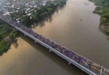 Gas lacrimógeno en la frontera de Guatemala y México