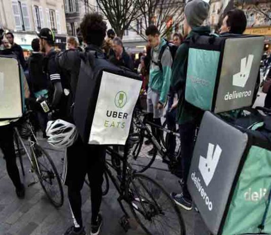 Glovo y Deliveroo ‘roban’ casi 100 millones al año Glovo y Deliveroo roban casi 100 millones al año