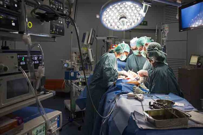 Cirujanos españoles operan un cáncer de páncreas avanzado