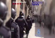 Mas de 1000 policias en El Raval para una operación antidroga Macrooperación en el Raval de Barcelona contra una red de lateros traficantes