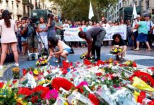 Barcelona recuerda a las víctimas del atentado de las Ramblas Barcelona recuerda a las víctimas del atentado de las Ramblas