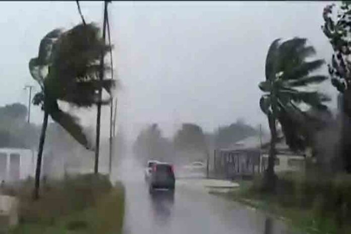 El huracán Dorian golpea las Bahamas y avanza hacia Carolina