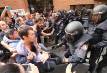 Imputados 8 mandos de la policía por las cargas del 1-O Imputados 8 mandos de la policía por las cargas del 1-O
