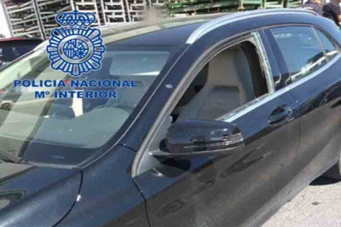 La Policía Nacional rescata a un bebé del interior de un coche en Ávila