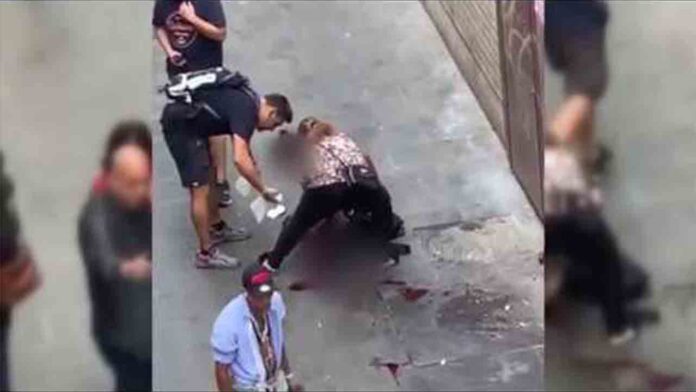 Un hombre apuñala a dos personas en El Raval de Barcelona