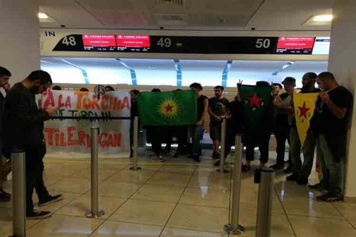 Bloqueados los Check-in de Turkish airlines en los aeropuertos de Barcelona y Nápoles