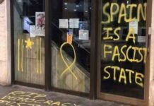 Detienen a un joven en Andorra por hacer pintadas en la embajada española Detienen a un joven en Andorra por hacer pintadas en la embajada española