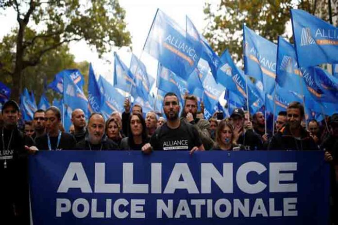 La policía francesa protesta por las condiciones de trabajo