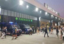 Los Mossos cierran los acessos al metro desde la estación de Sants Los Mossos cierran los acessos al metro desde la estación de Sants