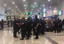 Los Mossos desalojan a los activistas de Picnic de la estación de Sants Los Mossos desalojan a los activistas de Picnic de la estación de Sants