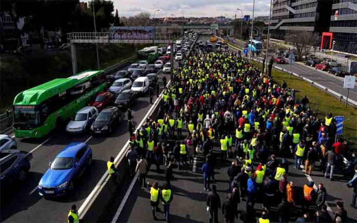 Los taxistas de toda España hacen una llamamiento a la cordura