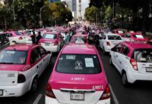 Los taxistas mexicanos paralizan CDMX hartos de promesas sin cumplir Los taxistas mexicanos paralizan CDMX artos de promesas sin cumplir