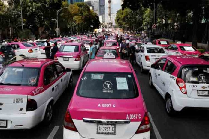 Los taxistas mexicanos paralizan CDMX artos de promesas sin cumplir