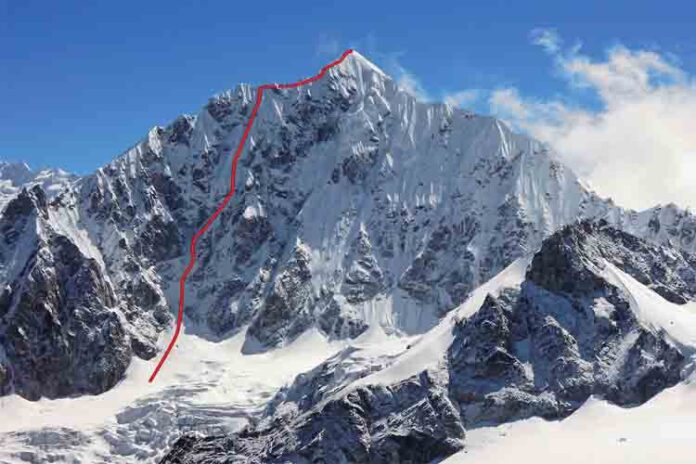 Muere un alpinista español cuando descendía del Chukyima Go, en el Himalaya