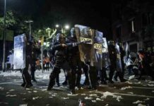 Prisión sin fianza a cuatro detenidos durante las manifestaciones en Barcelona Prisión sin fianza a cuatro detenidos durante las manifestaciones en Barcelona