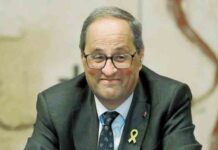 Torra tiene de plazo hasta las 3 de la tarde para retirar lazos y esteladas de edificios públicos Torra tiene de plazo hasta las 3 de la tarde para retirar lazos y esteladas de edificios públicos