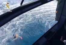Tres agentes de la Guardia Civil rescatados del mar por los narcos Tres agentes de la Guardia Civil rescatados del mar por los narcos