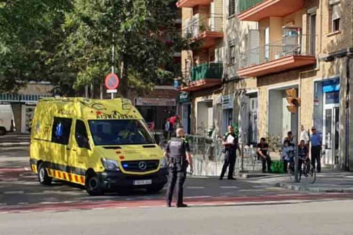 Un rider de Uber Eats atropella a una señora en Sant Andreu
