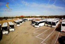 Detenido por adquirir ilegalmente autobuses y utilizarlos para el transporte de pasajeroses Detenido por adquirir ilegalmente autobuses y utilizarlos para el transporte de pasajeros