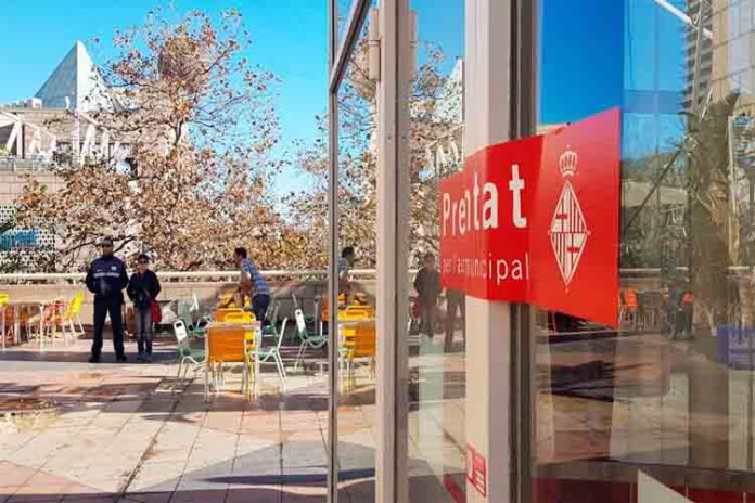 El Ayuntamiento de Barcelona precinta la discoteca Pachá del Port Olímpic