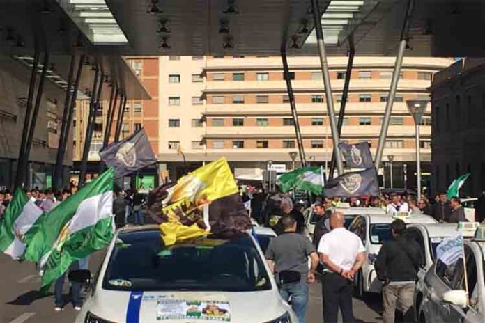 La Federación Andaluza de Autónomos del Taxi crea desconfianza en los taxistas