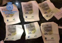 La Policía desmantela en Granada una imprenta de billetes falsos de cinco euros La Policía desmantela en Granada una imprenta de billetes falsos de cinco euros