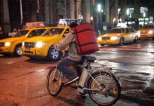 La lucha de los trabajadores continúa en Nueva York mientras la ley de California avanza La lucha de los trabajadores continúa en Nueva York mientras la ley de California avanza