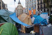 Un detenido esta mañana en la acampada de la Plaza Universidad de Barcelona Un detenido esta mañana en la acampada de la Plaza Universidad de Barcelona