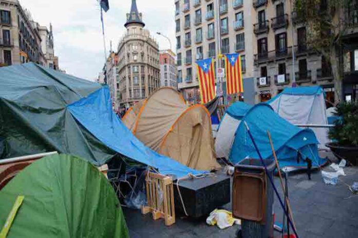 Un detenido esta mañana en la acampada de la Plaza Universidad de Barcelona