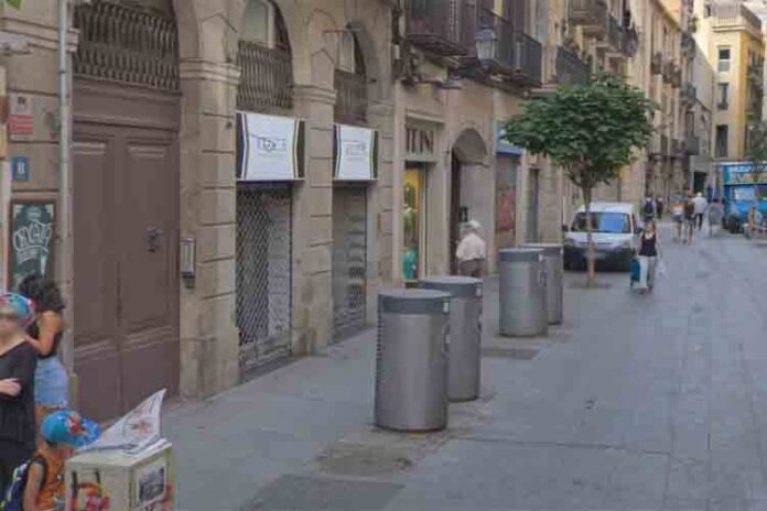 Un joven herido por apuñalamiento en Ciutat Vella de Barcelona