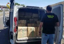 Unos narcos transportaban droga falsificando el logo de Amazon Unos narcos transportaban droga falsificando el logo de Amazon