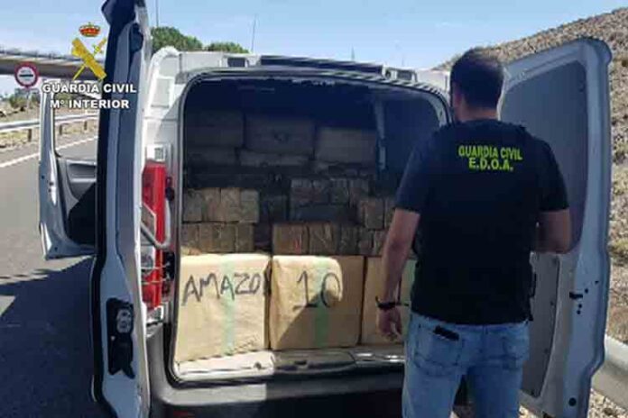 Unos narcos transportaban droga falsificando el logo de Amazon