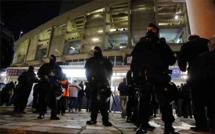 Blindaje del Camp Nou por la policía ante la convocatoria de Tsunami Democràtic