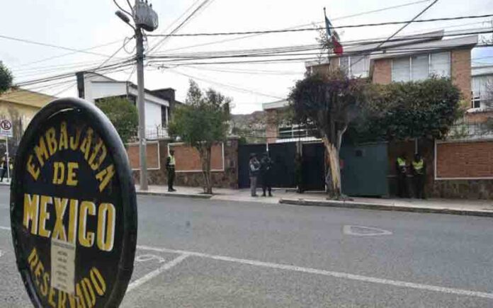 Bolivia acusa a España de 'atropellos' a su soberanía por un incidente en la Embajada de México