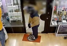 Dos detenidos por un robo violento en una tienda de Barcelona Dos detenidos por un robo violento en una tienda de Barcelona