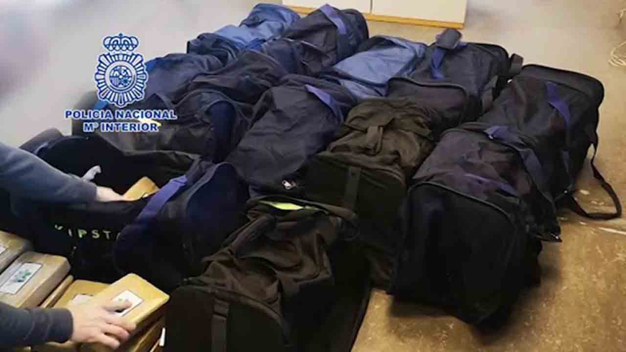 La Policía Nacional y la DEA abortan un pase de 700 kilos de cocaína La Policía Nacional y la DEA abortan un pase de 700 kilos de cocaína