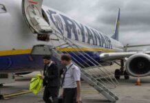 Los sindicatos denuncian cláusulas abusivas de Ryanair Los sindicatos denuncian cláusulas abusivas de Ryanair