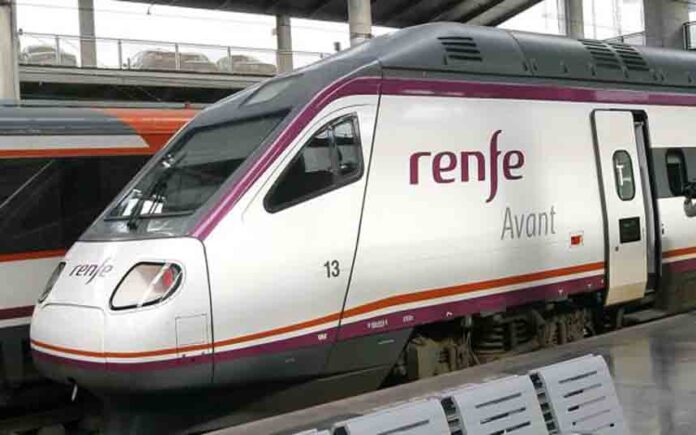 Renfe cancela 155 trenes coincidiedo con el puente de la Constitución