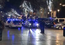 Un dispositivo policial en Las Ramblas de Barcelona se cierra con 12 detenidos Un dispositivo policial en Las Ramblas de Barcelona se cierra con 12 detenidos