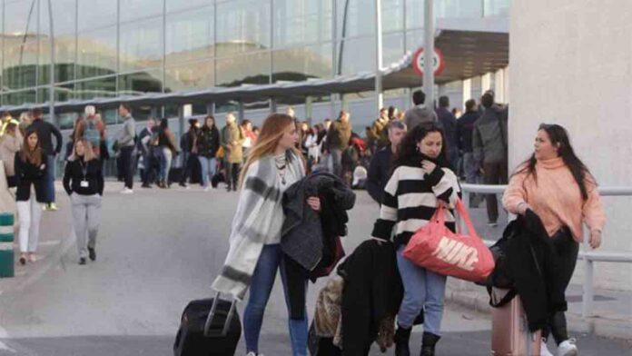 30.000 pasajeros afectados por el cierre del Aeropuerto de Alicante