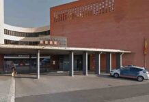 Detenido por amenzar con un cuchillo a una mujer dentro de una comisaría de Barcelona Detenido por amenzar con un cuchillo a una mujer dentro de una comisaría de Barcelona