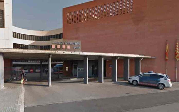 Detenido por amenzar con un cuchillo a una mujer dentro de una comisaría de Barcelona