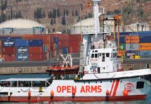 El Open Arms y el Sea Watch 3 esperan un puerto donde desembarcar a 237 rescatados El Open Arms y el Sea Watch 3 esperan un puerto donde desembarcar a 237 rescatados