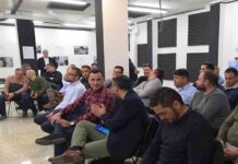 La Generalitat se reunirá hoy de urgencia con los representantes del taxi La Generalitat se reunirá hoy de urgencia con los representantes del taxi