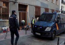 La Policía Nacional desaloja a los neonazis de Hogar Social en Madrid La Policía Nacional desaloja a los neonazis de Hogar Social en Madrid