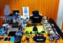 La Policía Nacional desarticula un grupo de falsos policías que asaltaba establecimientos La Policía Nacional desarticula un grupo de falsos policías que asaltaba establecimientos