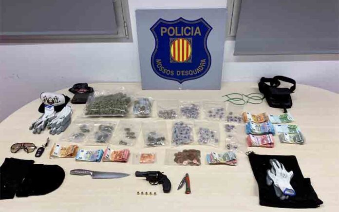 Detenidos tres ladrones en Barcelona cuando asaltaban una asociación cannábica