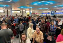 El aeropuerto de Gatwick en Londres cancela casi todos sus vuelos por el temporal Ciara El aeropuerto de Gatwick en Londres cancela casi todos sus vuelos por el temporal Ciara